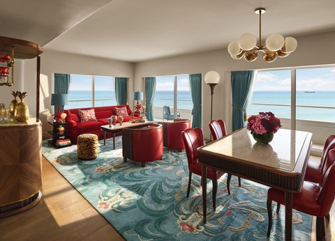 Premier Oceanfront Corner Suite - Living Room