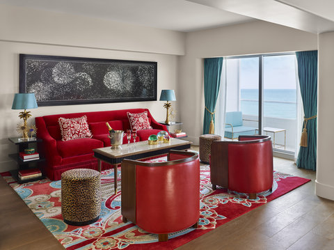 Premier Oceanfront Corner Suite - Living Room