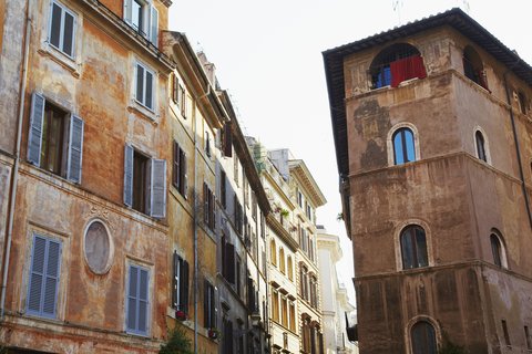 Wander through the alleys of Rome