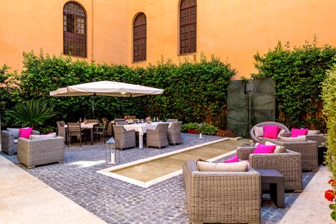 Plan your Roman visit in our Internal Courtyard