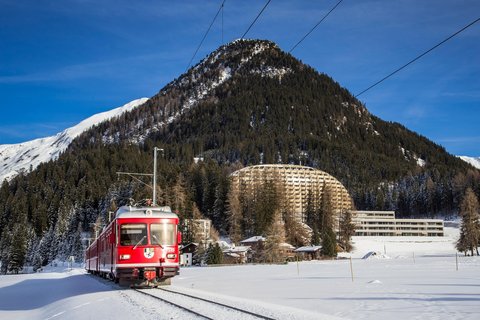 AlpenGold Davos in proximity to the RHB train station