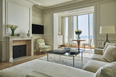 GHF_Palace_Seaview_Suite_Living_Room