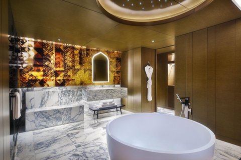 Baño de la suite – Bañera