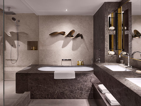 InterContinental London Park Lane Capital  Hamilton Suite Bathroom