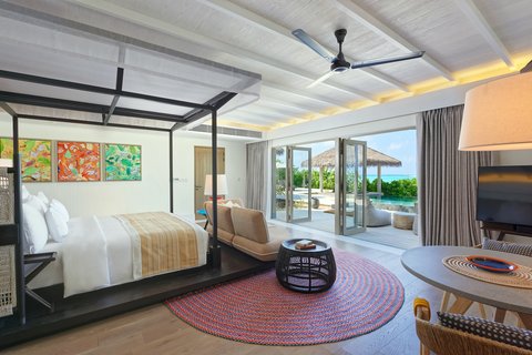 Two Bedroom Beachfront Pool Residence - Master Bedroom