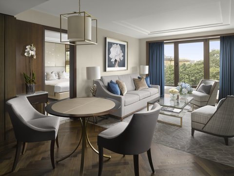 Mayfair Deluxe Suite - Living Room - InterContinental London Park