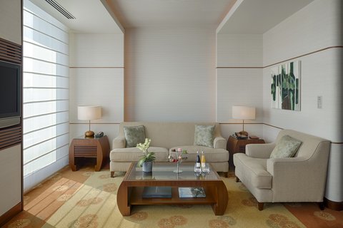 Executive_Suite_Living_Room.jpg