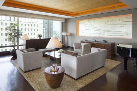 The_Peninsula_Suite_Living_Room1.jpg