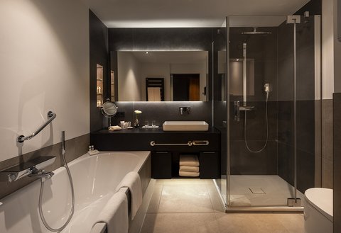 Business Premium Room Bathroom