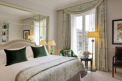 Presidential suite: historic suite designed as a window onto Paris