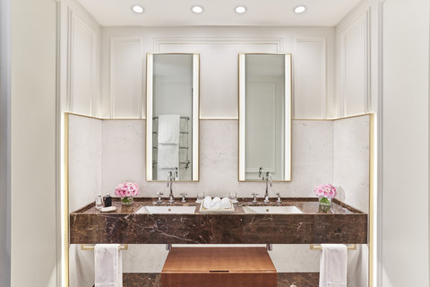 Mandarin Oriental Ritz Madrid Superior Room Bathroom