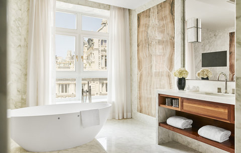 Four Seasons Hotel Madrid Presidential Suite Bathroom