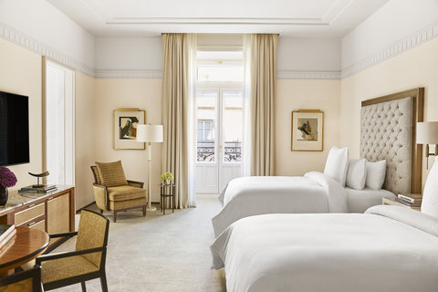 Four Seasons Hotel Madrid Premier Room Twin Bed Set Up