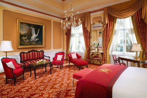 Suite Imperial Junior con cama tamaño King - Color rojo