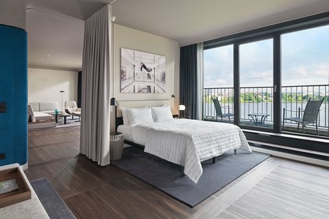 Prestige Lake Suite - King Bedroom
