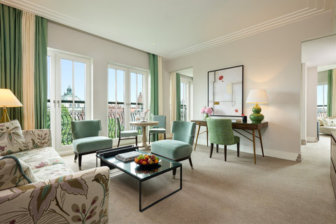 The Charles Hotel - Signature Panoramic Bedroom Suite
