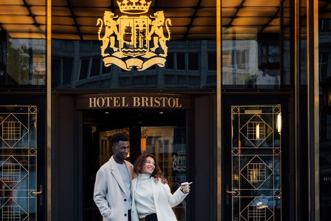 Couple in front of Hotel Bristol